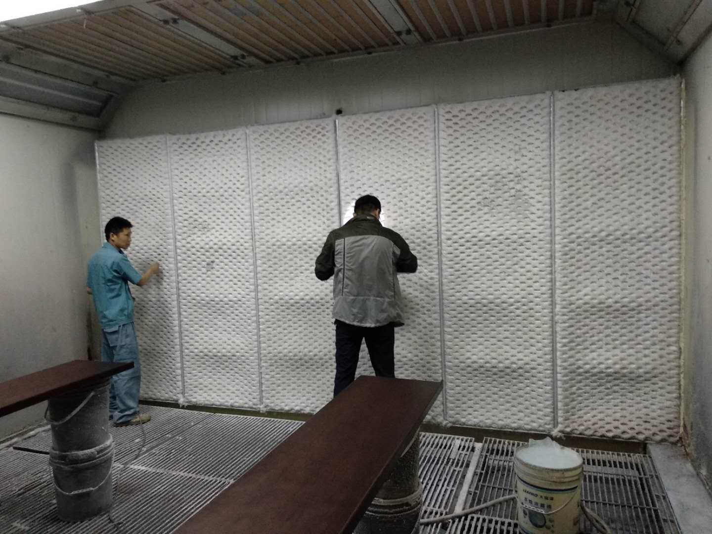 家具行業(yè)干式噴房漆霧過濾-水性漆應(yīng)用案例